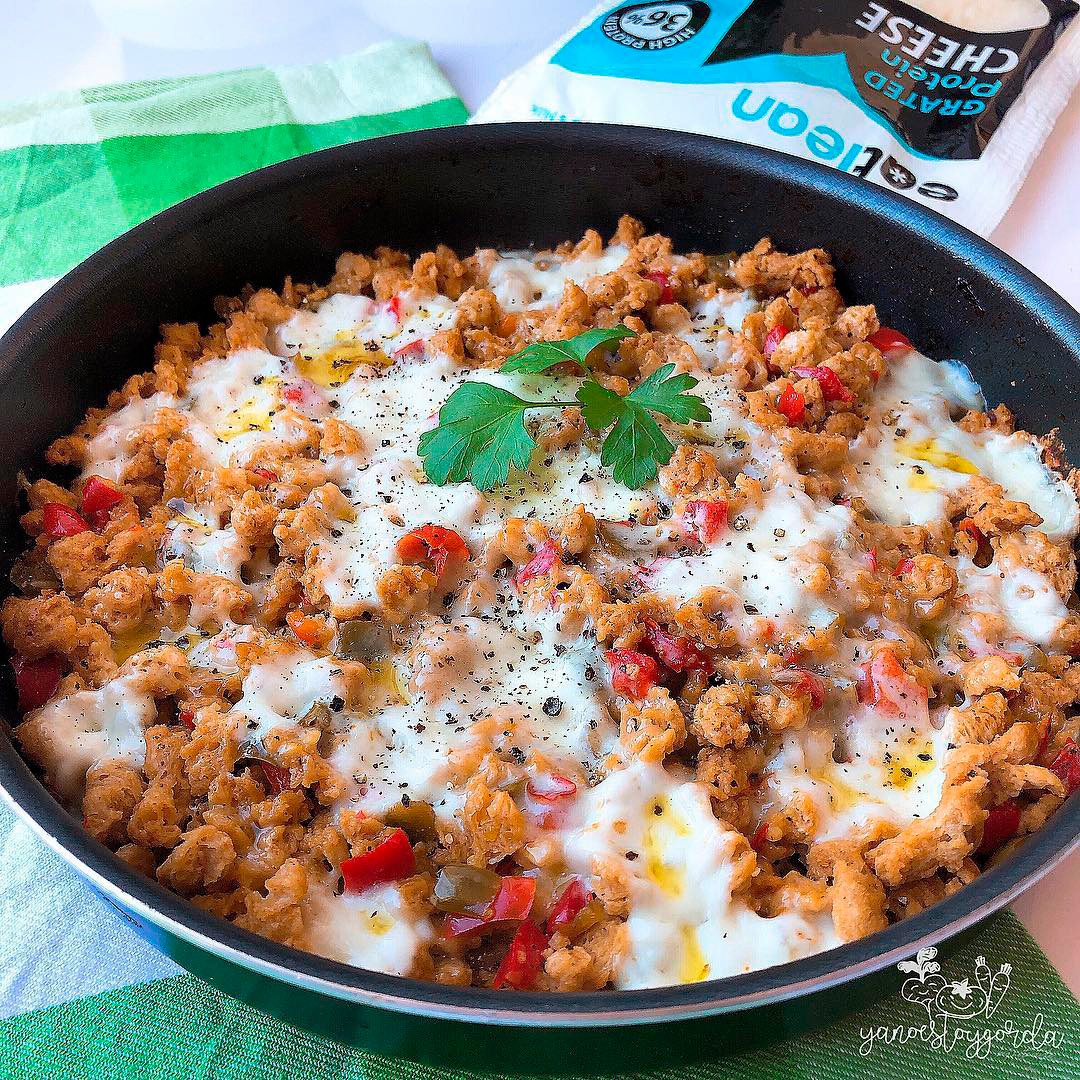 SOJA TEXTURIZADA CON PIMIENTOS Y QUESO