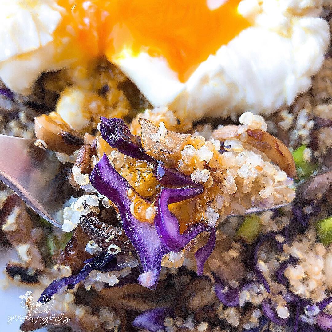 Revuelto de setas, ajos tiernos y quinoa Revuelto de setas, ajos tiernos y quinoa