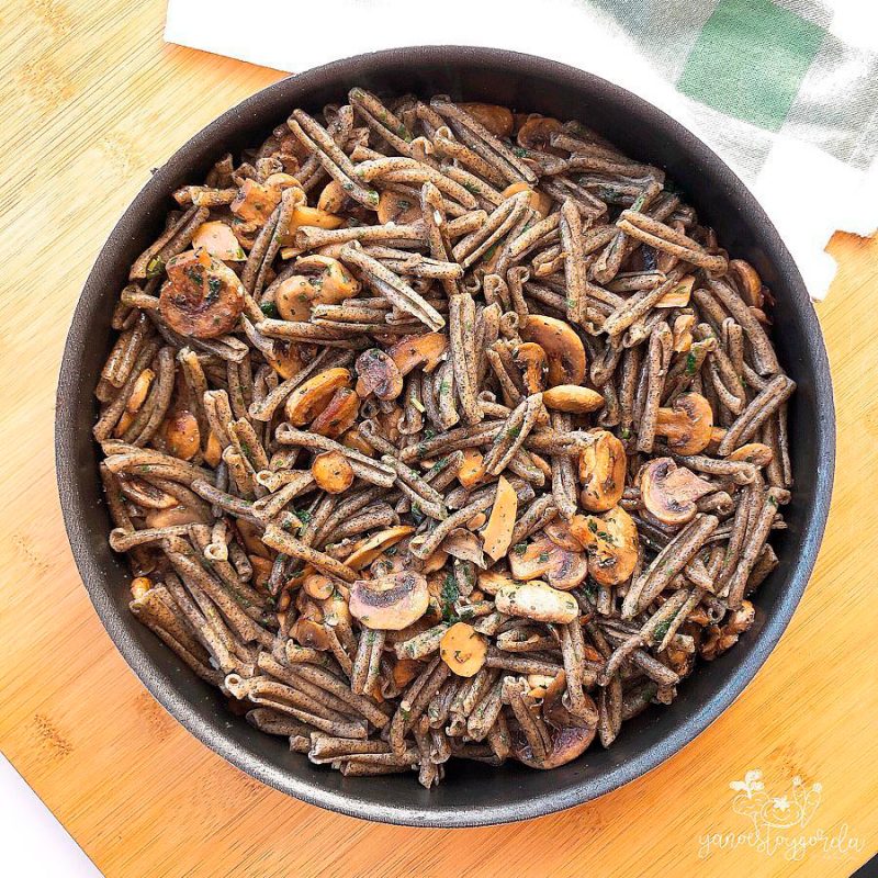 PASTA DE LEGUMBRE CON CHAMPIÑONES