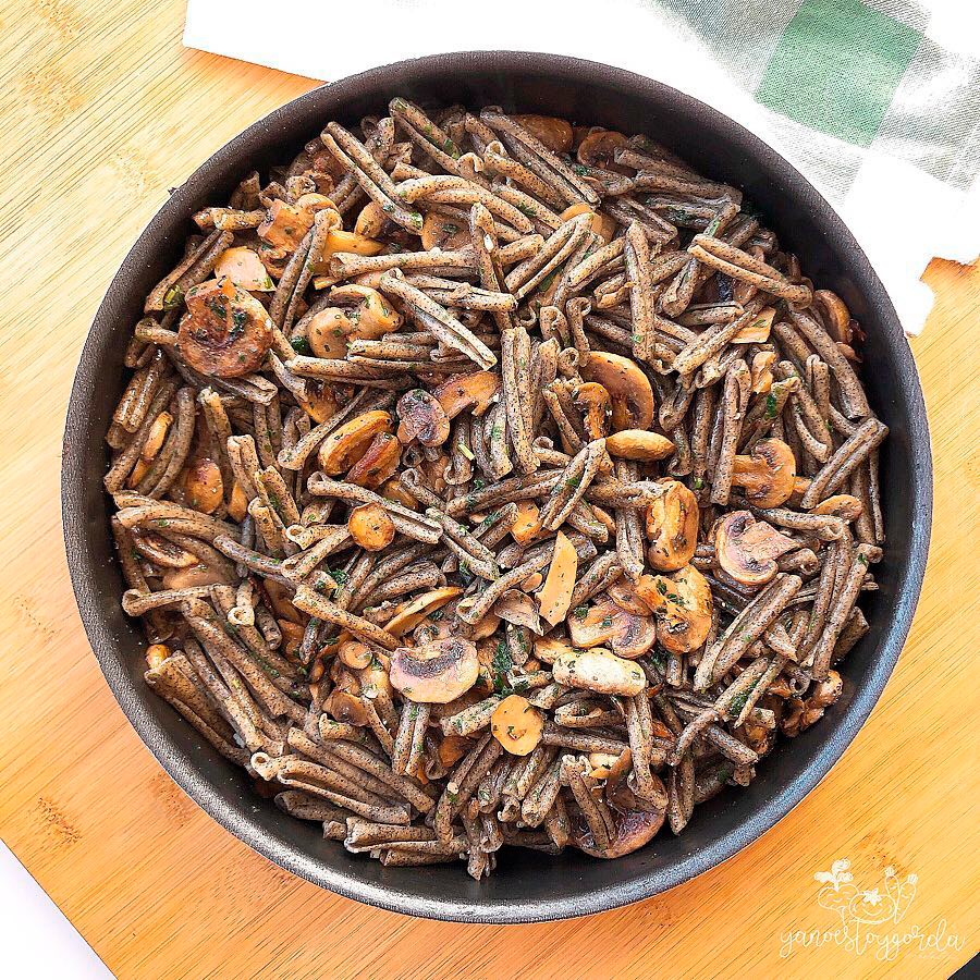 PASTA DE LEGUMBRE CON CHAMPIÑONES