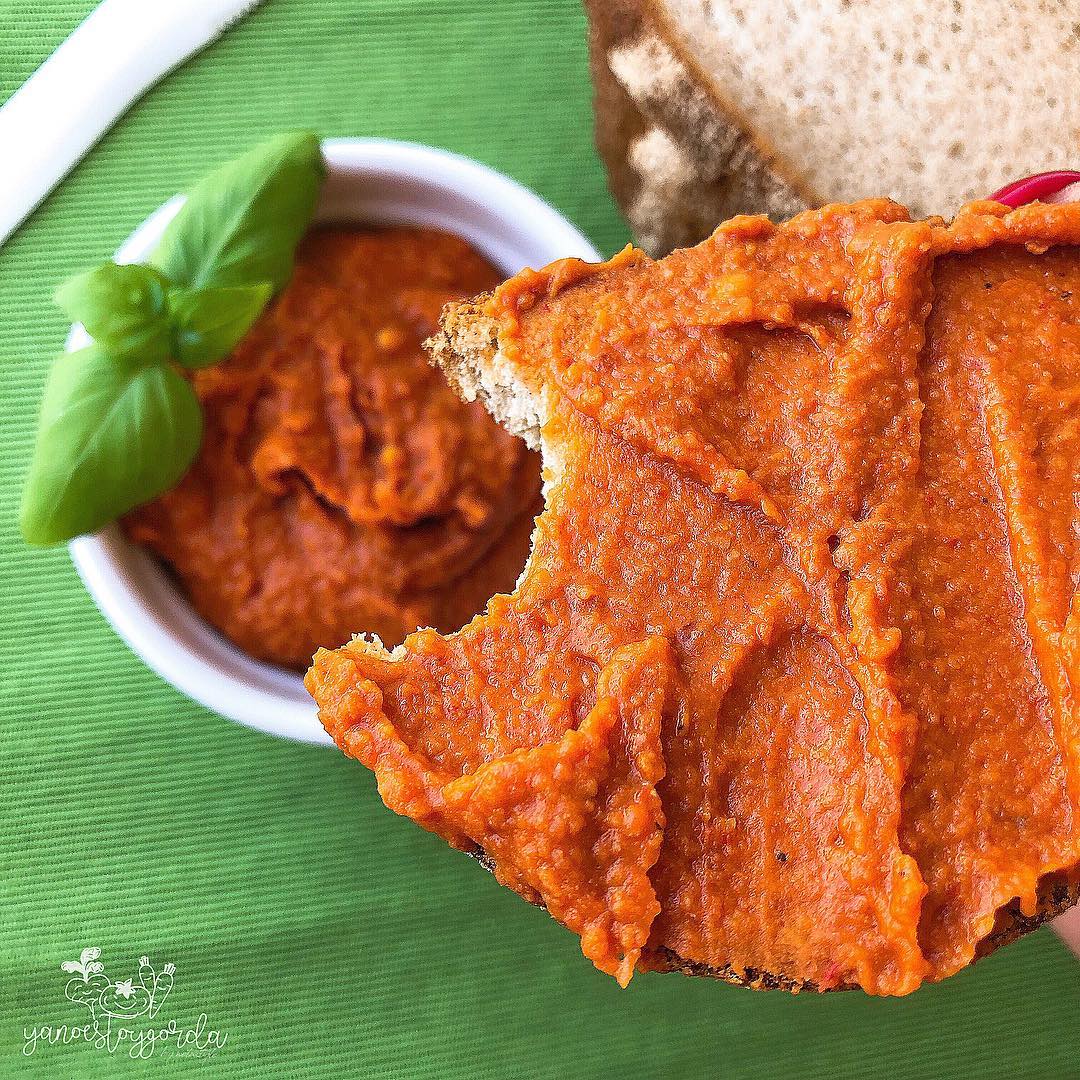 HUMMUS DE JUDÍA Y PIMIENTOS HUMMUS DE JUDÍA Y PIMIENTOS