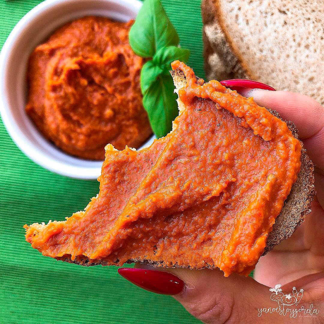 HUMMUS DE JUDÍA Y PIMIENTOS
