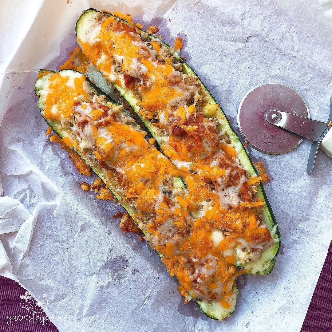 Calabacines rellenos de arroz con tomate