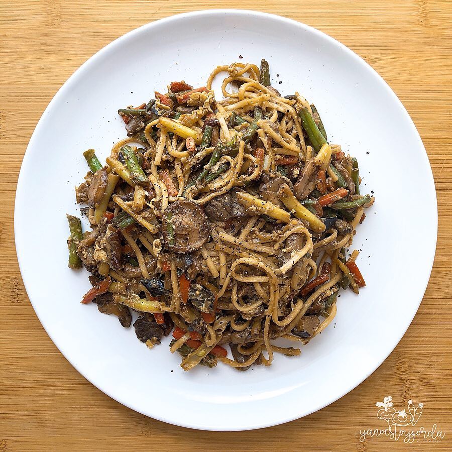 Fideos udon integrales con verduras Fideos udon integrales con verduras