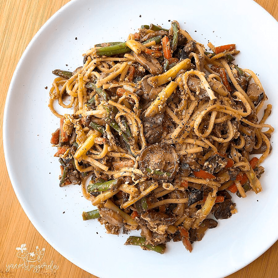 Fideos udon integrales con verduras