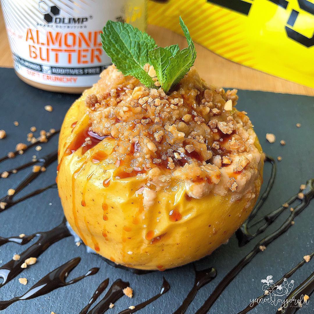 Manzana asada con manteca de almendras Manzana asada con manteca de almendras