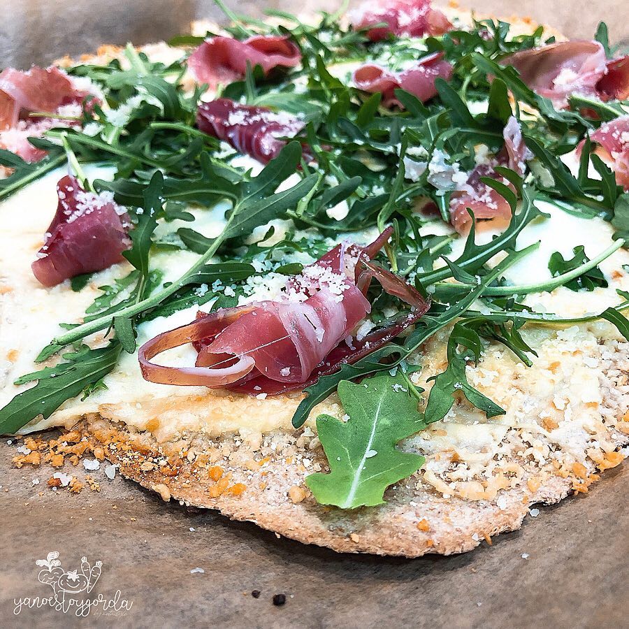 Pizza de espelta con rúcula y jamón Pizza de espelta con rúcula y jamón