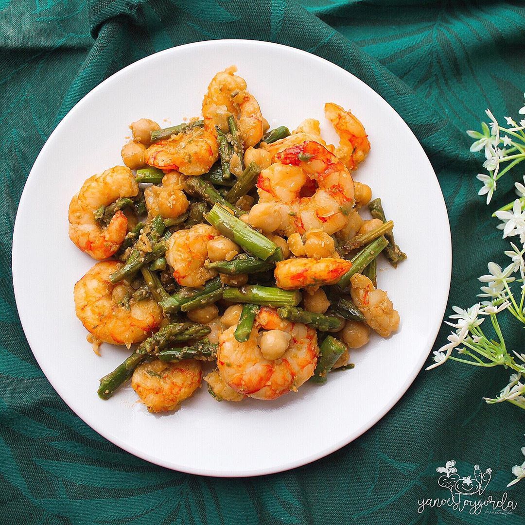 GAMBONES CON GARBANZOS Y ESPÁRRAGOS