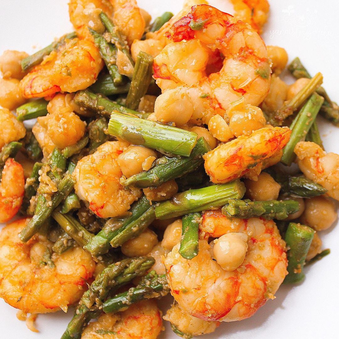 GAMBONES CON GARBANZOS Y ESPÁRRAGOS