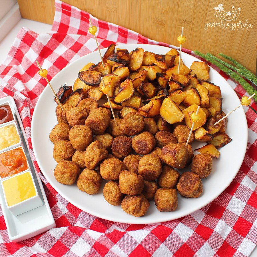 ALBÓNDIGAS DE POLLO CON PATATAS AL HORNO