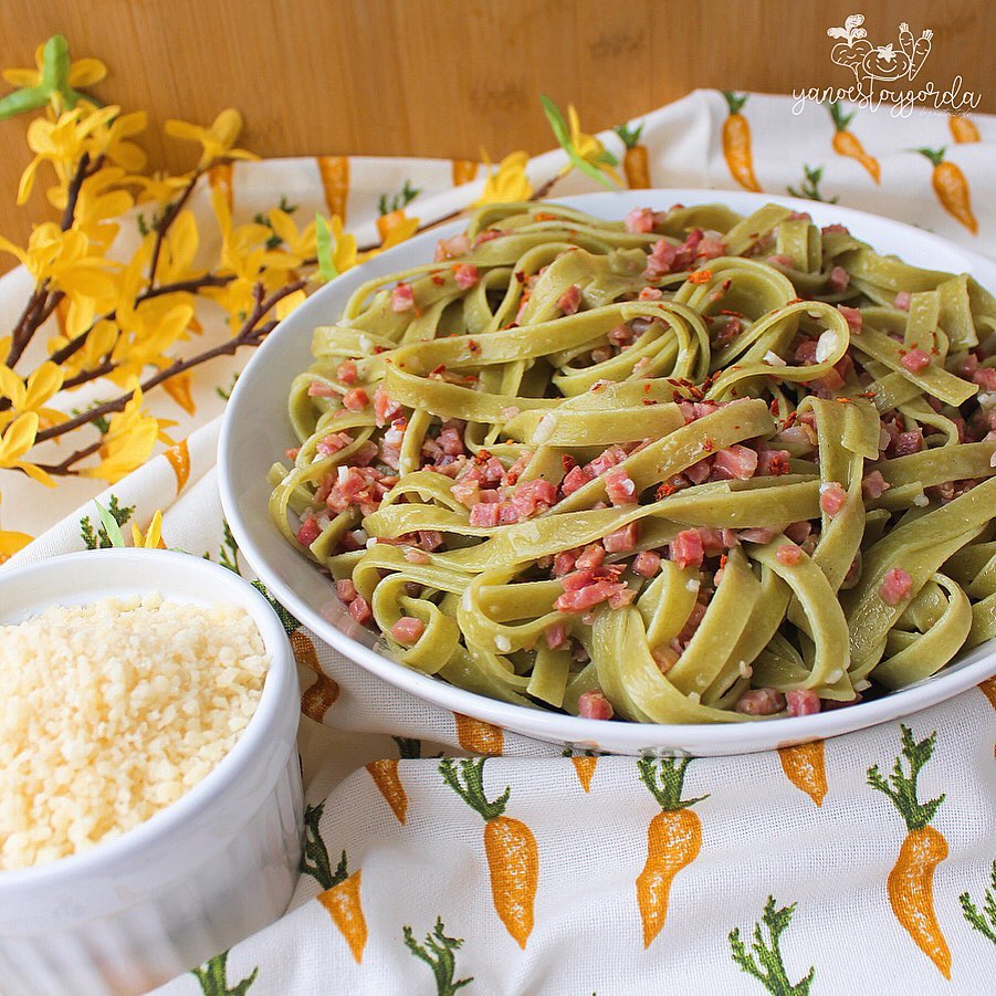 FETTUCCINE DE ESPINACAS CON AJITOS Y JAMÓN