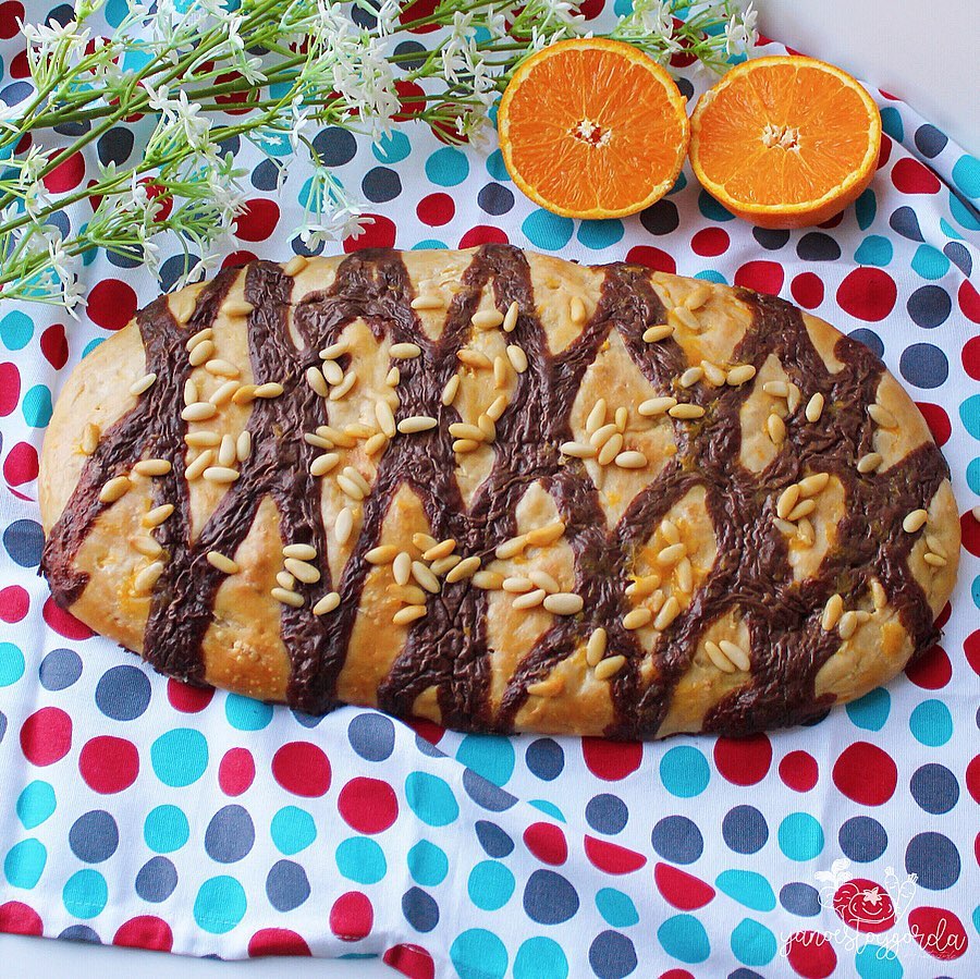 COCA DE SAN JUAN CON CREMA DE CHOCOLATE