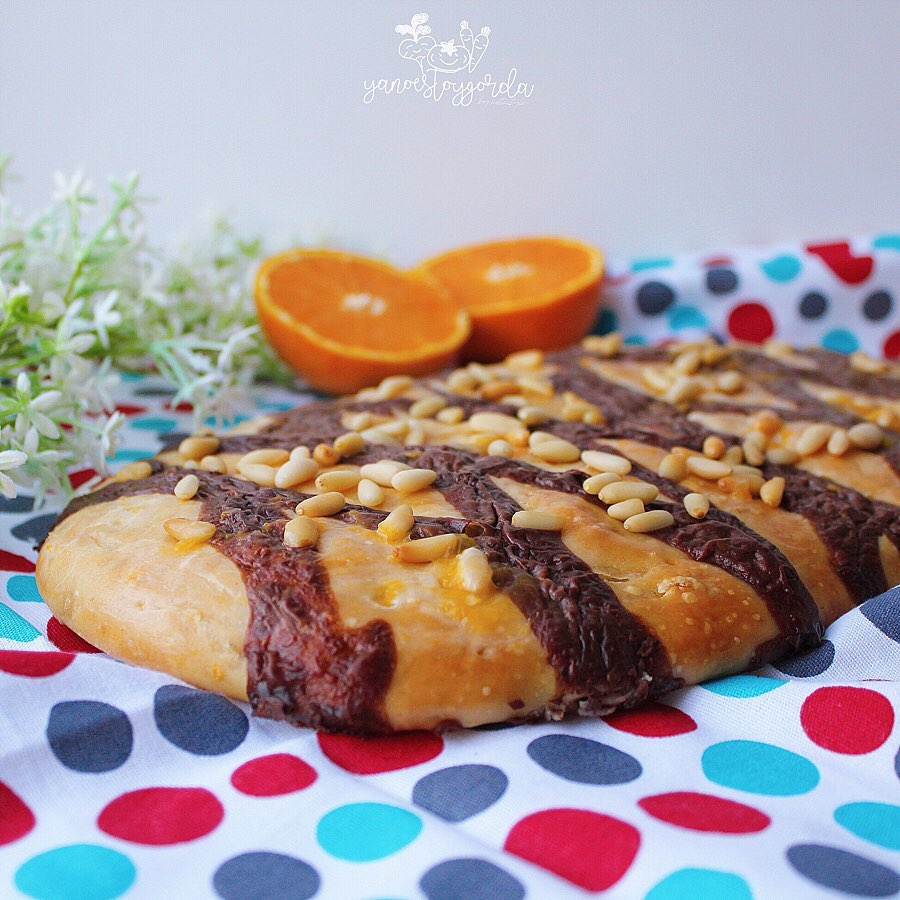 COCA DE SAN JUAN CON CREMA DE CHOCOLATE