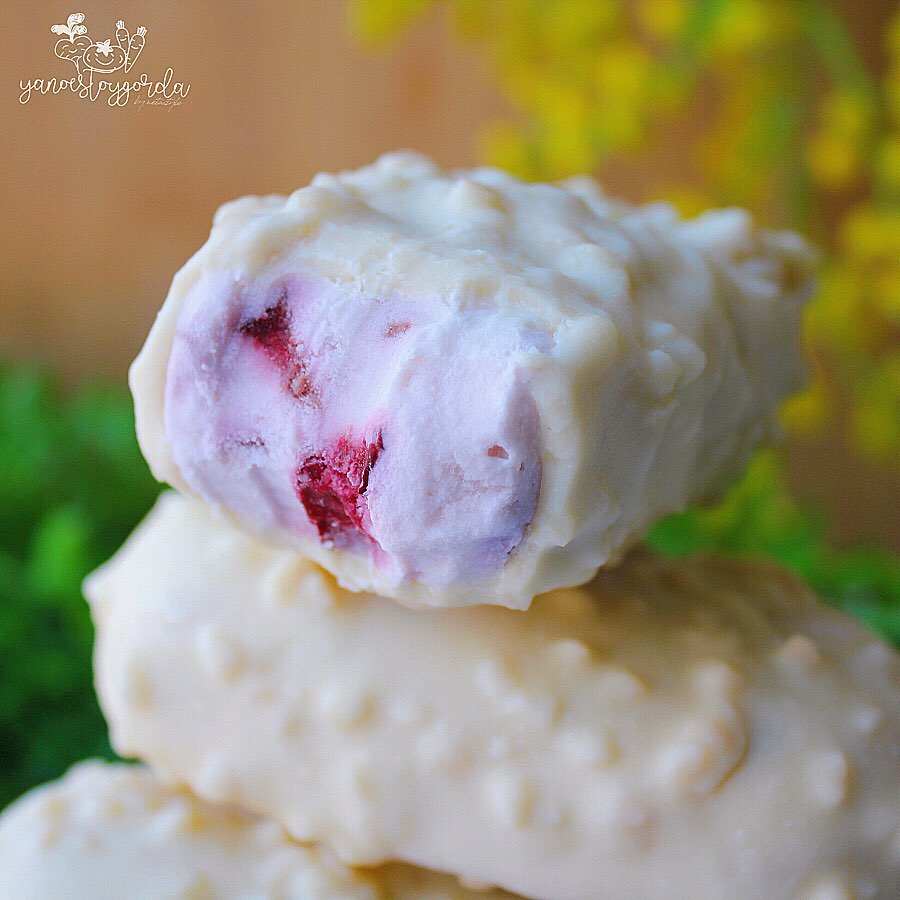 HELADO DE QUESO Y CEREZAS