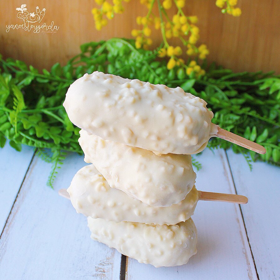HELADO DE QUESO Y CEREZAS