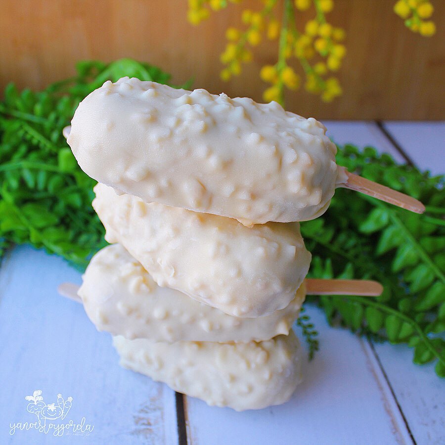 HELADO DE QUESO Y CEREZAS