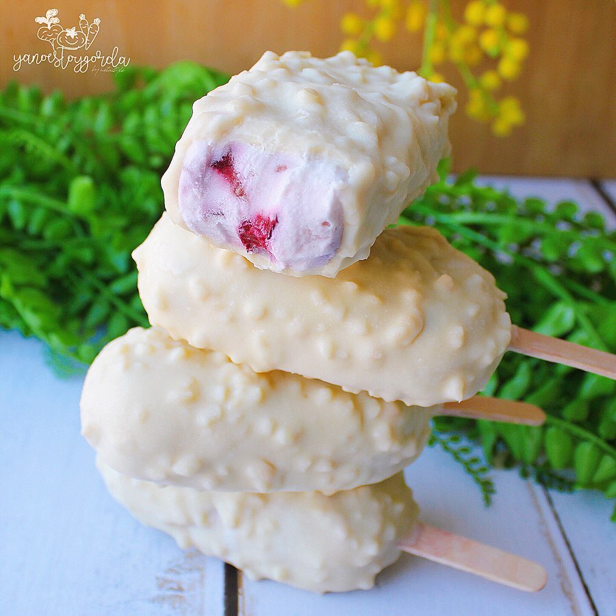 HELADO DE QUESO Y CEREZAS