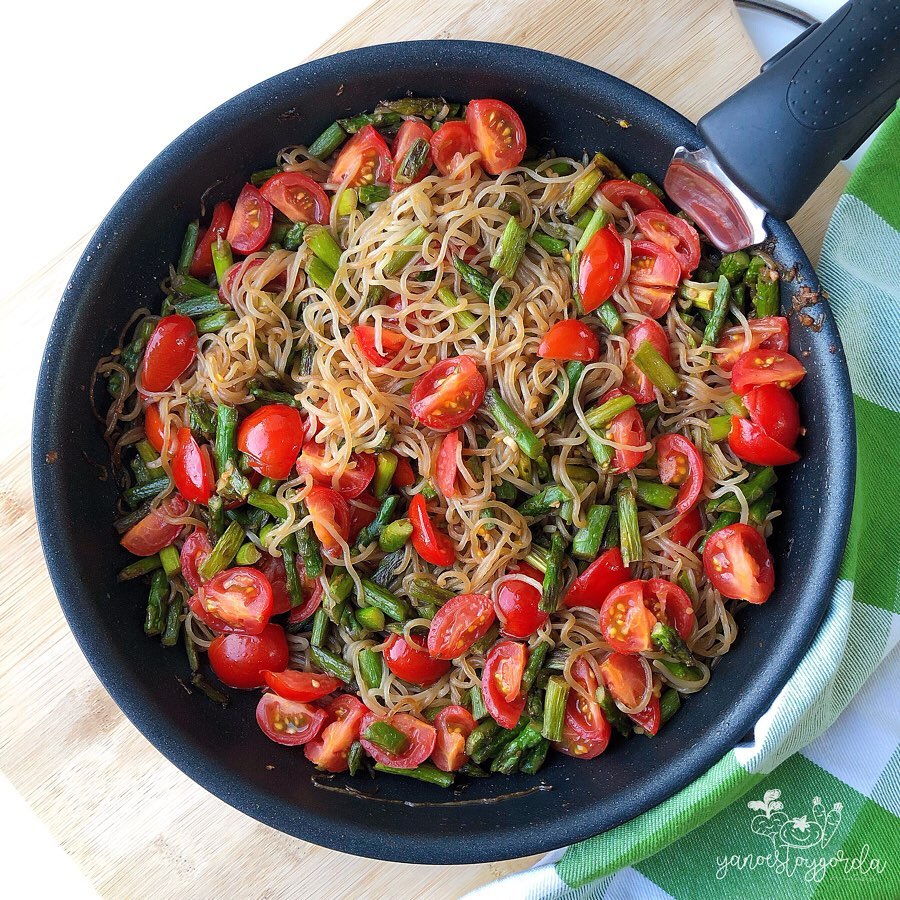 FIDEOS SHIRATAKI CON ESPÁRRAGOS TRIGUEROS