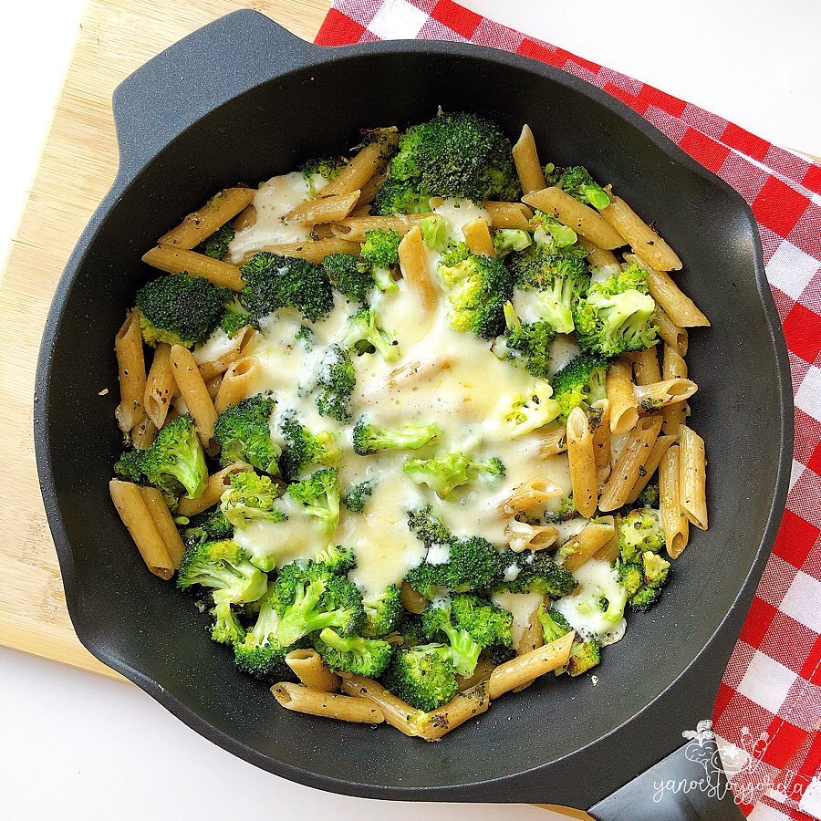MACARRONES CON BRÓCOLI Y QUESO