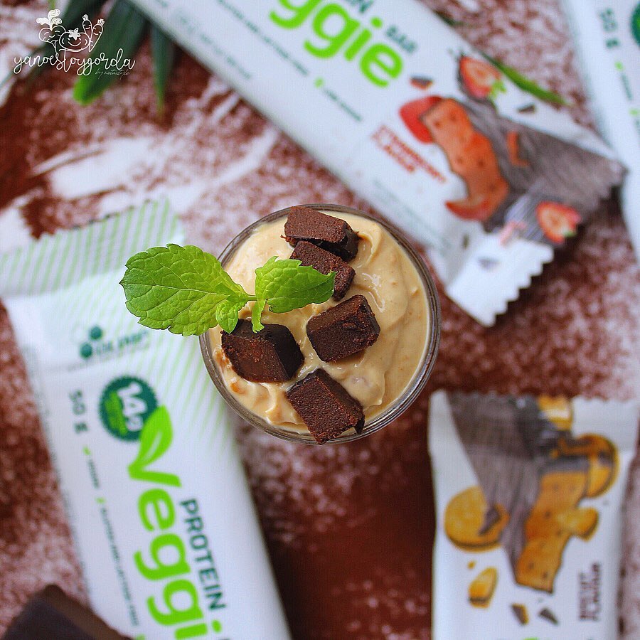 MOUSSE DE CACAHUETE Y BROWNIE MOUSSE DE CACAHUETE Y BROWNIE