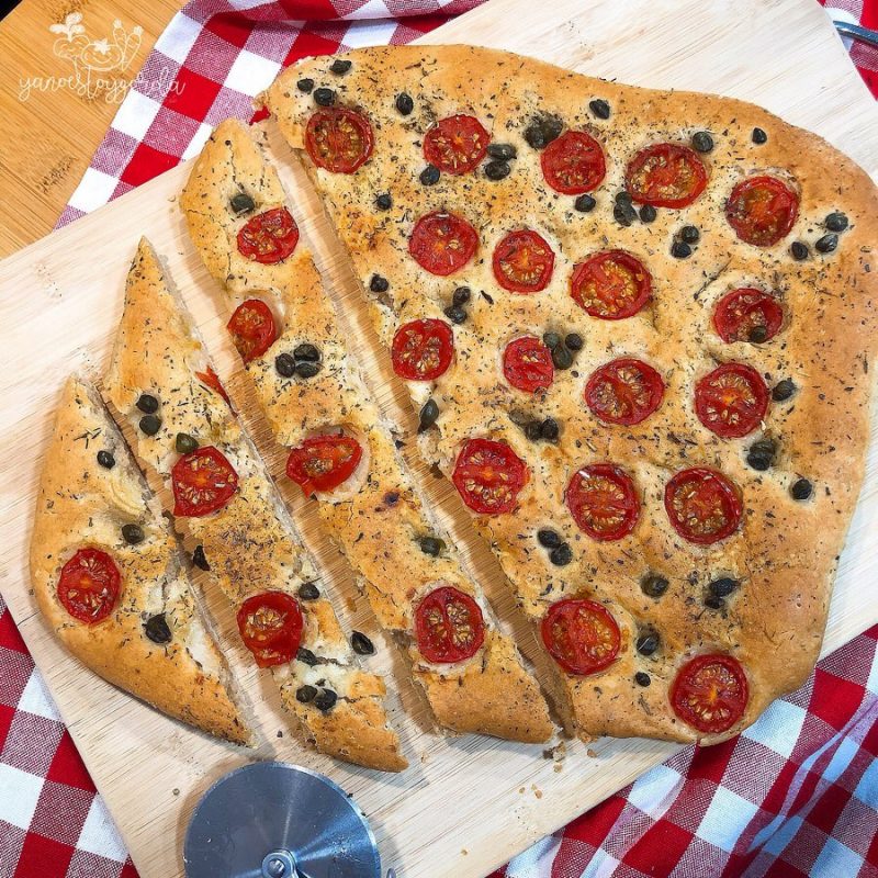 FOCCACIA DE TOMATITOS