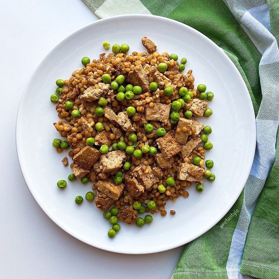 LENTEJAS CON TOFU Y GUISANTES