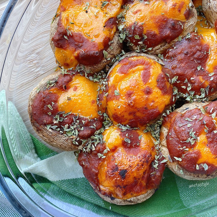 CHAMPIÑONES CON QUESO Y TOMATE