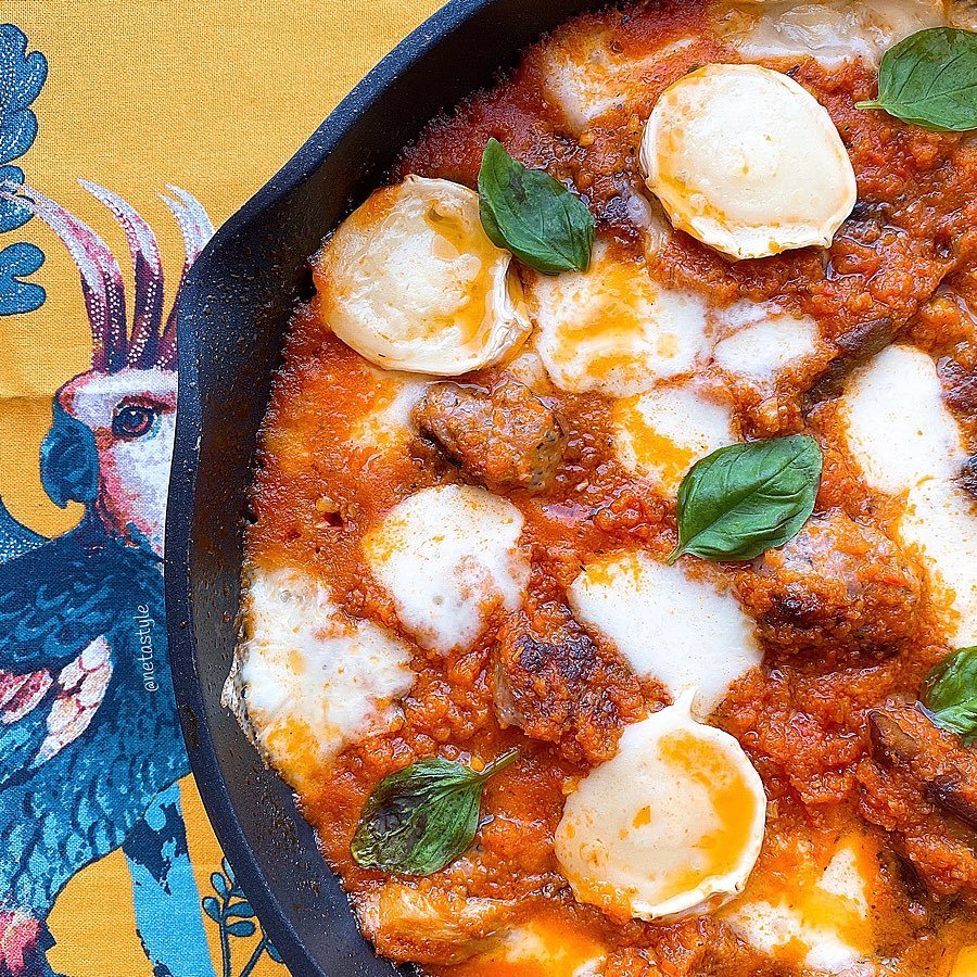 ALBÓNDIGAS CON TOMATE Y QUESO DE CABRA