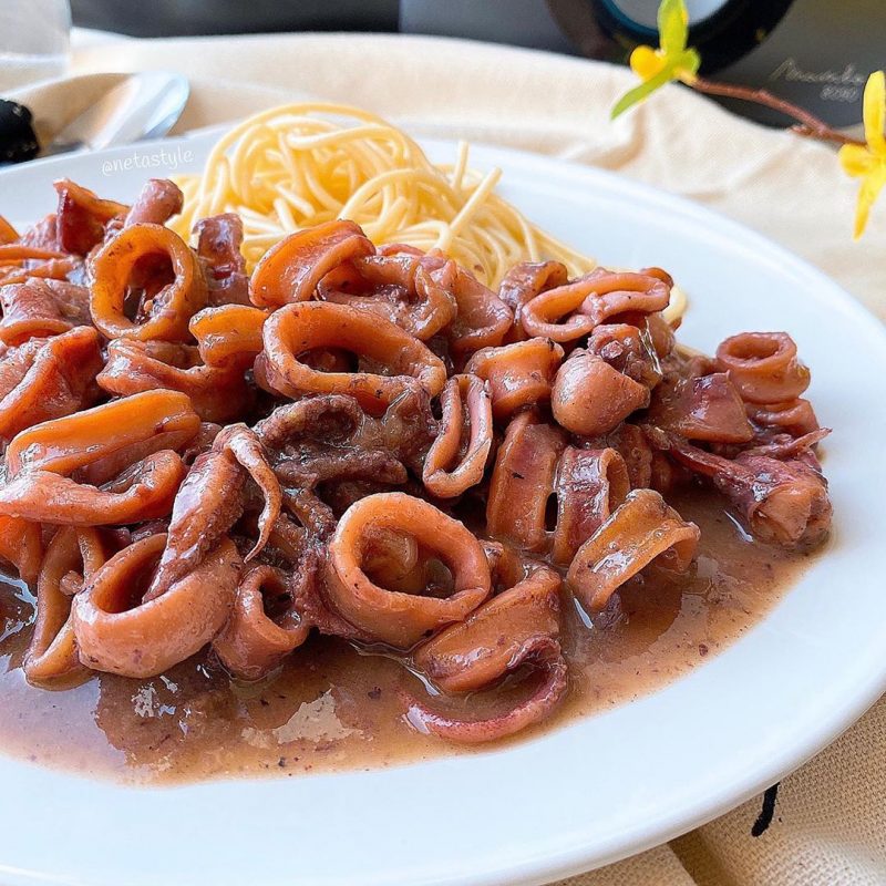 CALAMARES ENCEBOLLADOS