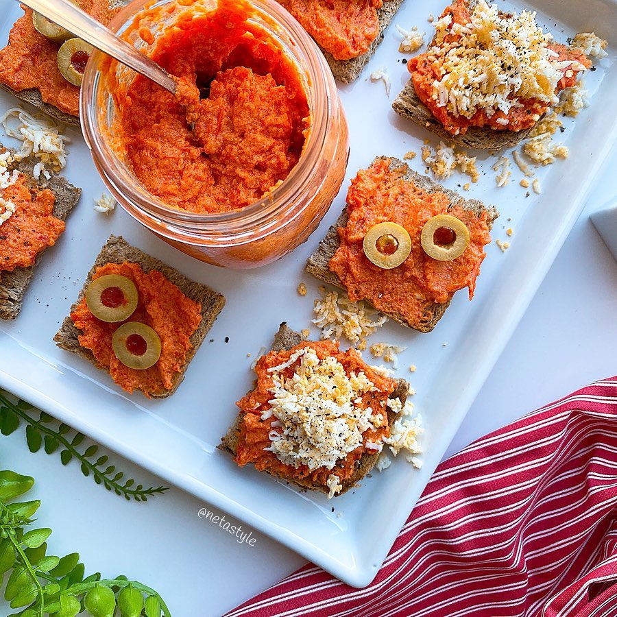 UNTABLE DE PIMIENTOS ASADOS Y QUESO