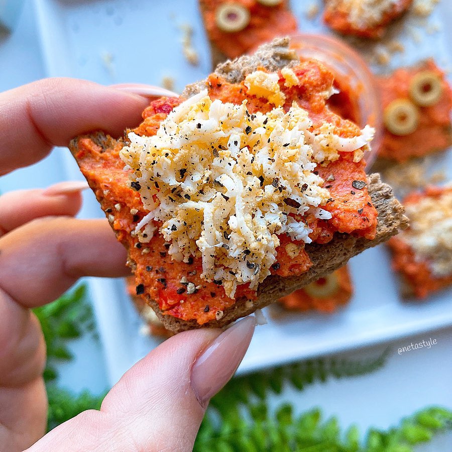 UNTABLE DE PIMIENTOS ASADOS Y QUESO