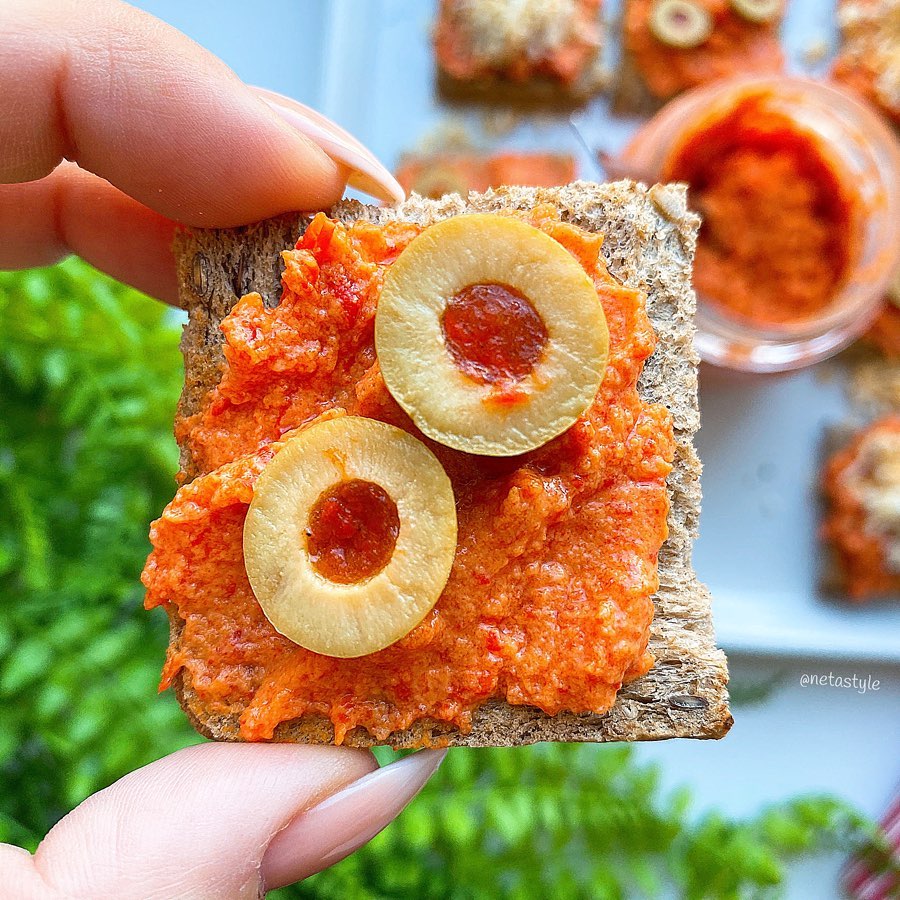 UNTABLE DE PIMIENTOS ASADOS Y QUESO