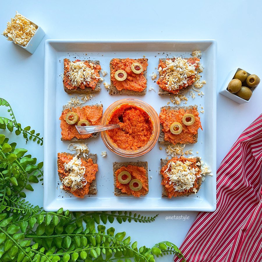 UNTABLE DE PIMIENTOS ASADOS Y QUESO