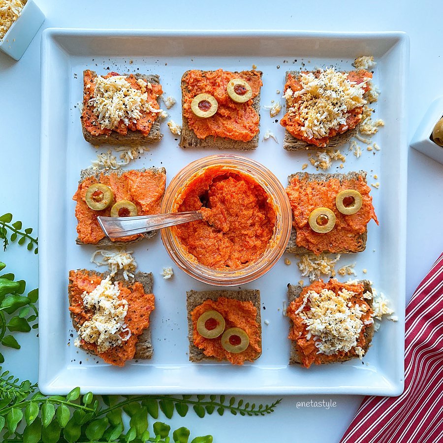 UNTABLE DE PIMIENTOS ASADOS Y QUESO