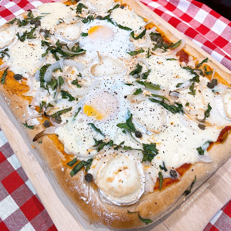 PIZZA DE ESPELTA CON ESPINACAS Y HUEVOS