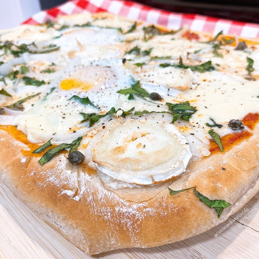 PIZZA DE ESPELTA CON ESPINACAS Y HUEVOS