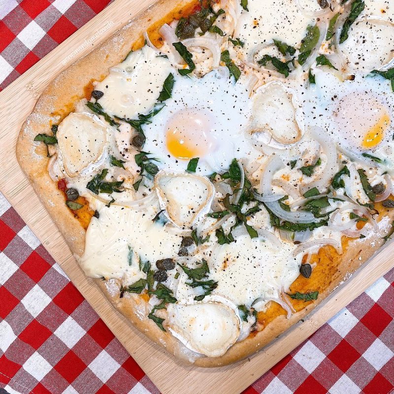PIZZA DE ESPELTA CON ESPINACAS Y HUEVOS