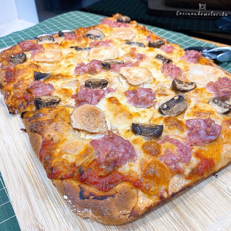 PIZZA CON POLLO Y CHAMPIÑONES