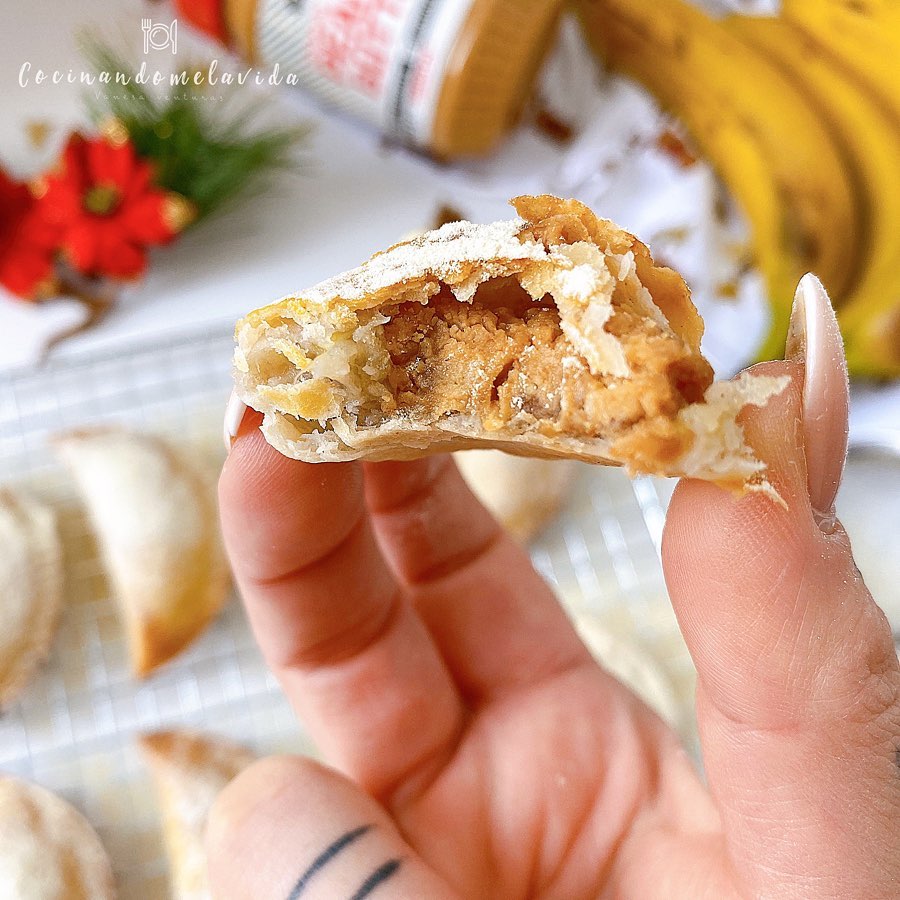 EMPANADILLAS DE PLÁTANO Y MANTECA DE CACAHUETE