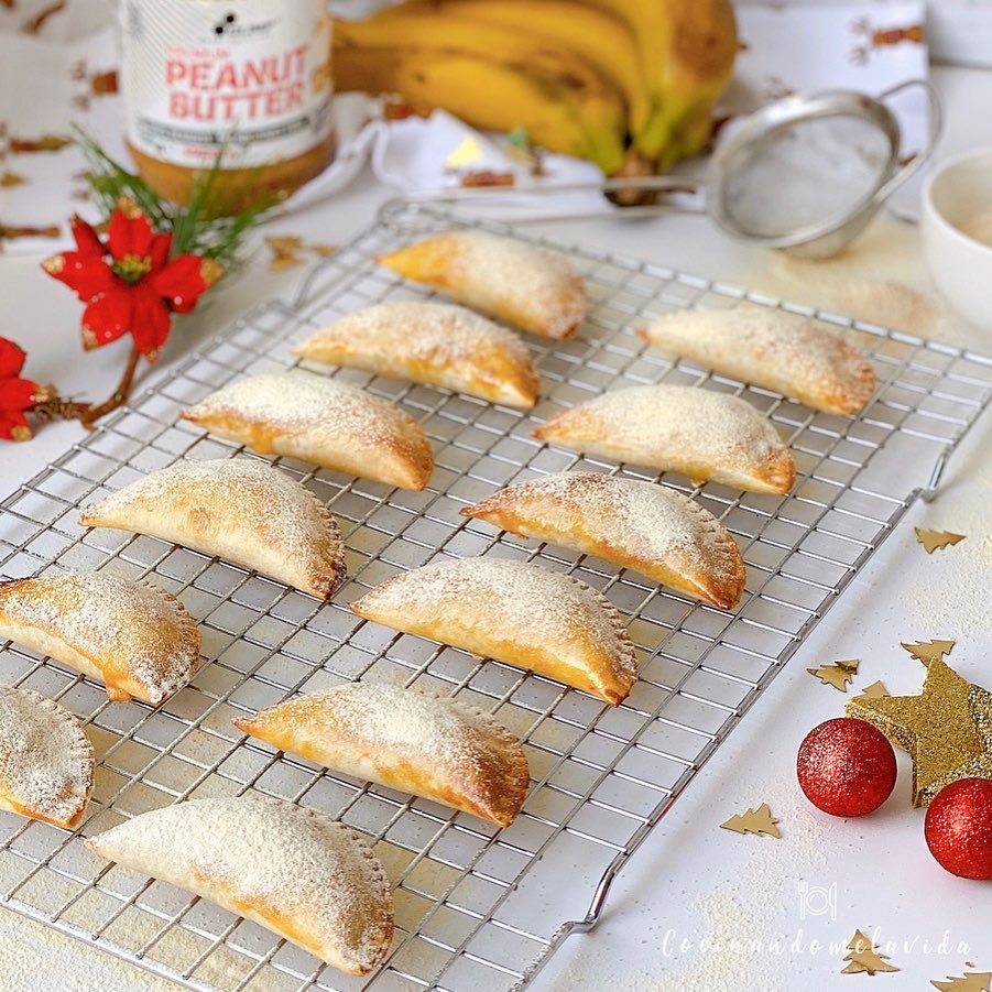 EMPANADILLAS DE PLÁTANO Y MANTECA DE CACAHUETE