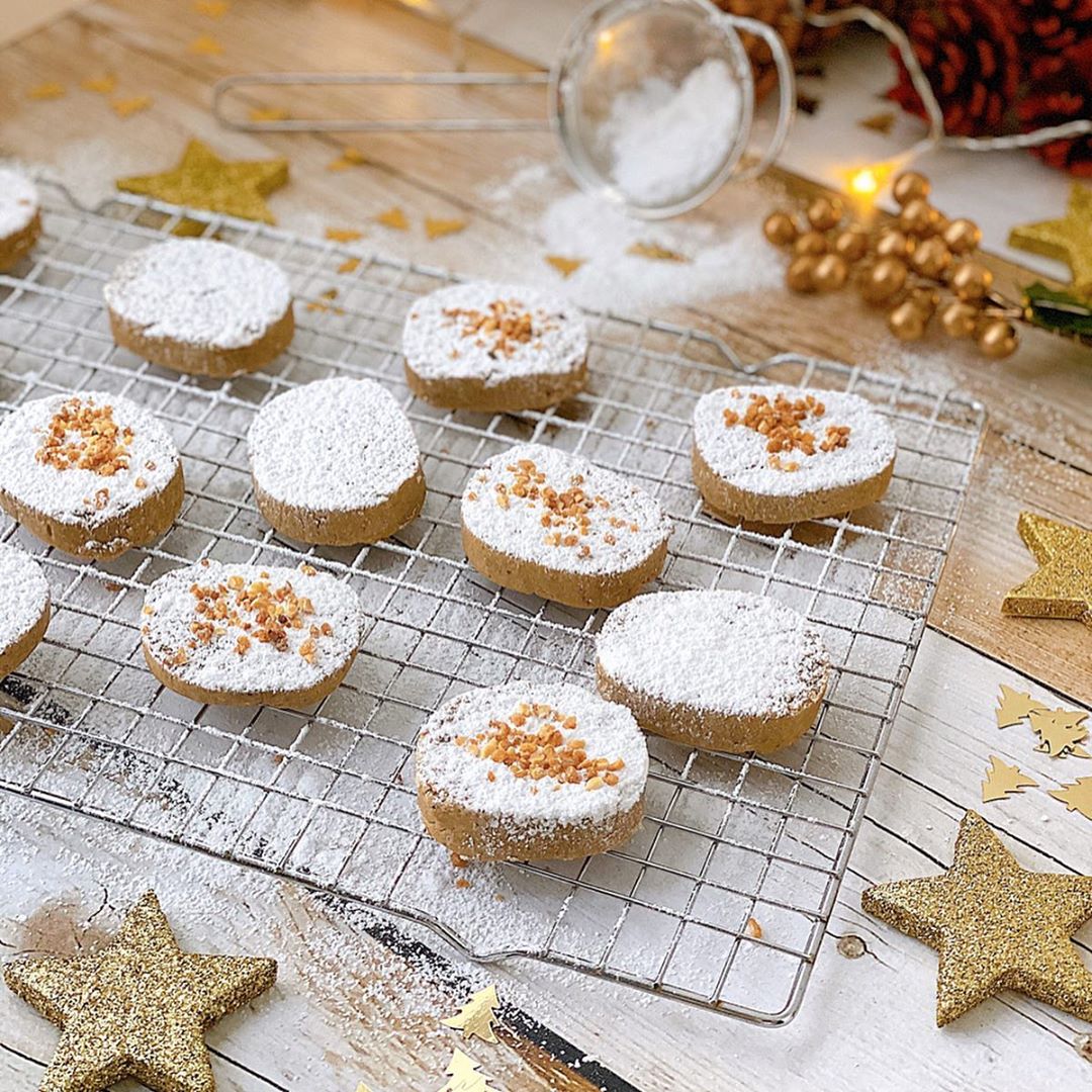 POLVORONES DE AVELLANA Y AVENA
