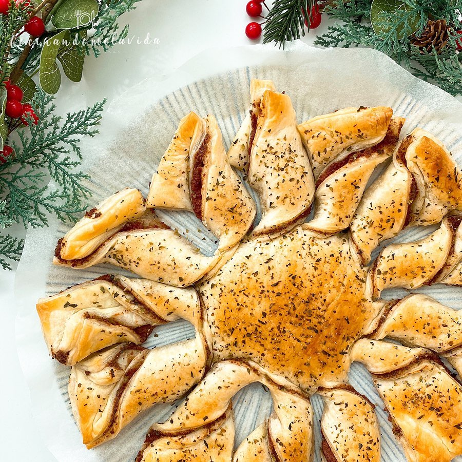 HOJALDRE CON PATÉ DE ANCHOAS Y ACEITUNAS NEGRAS