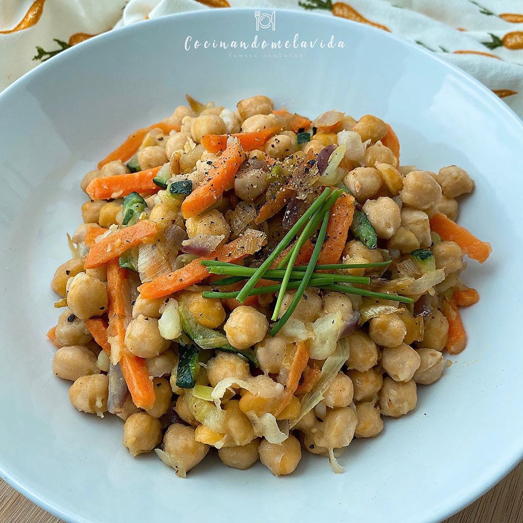 GARBANZOS COCIDOS SALTEADOS CON VERDURAS