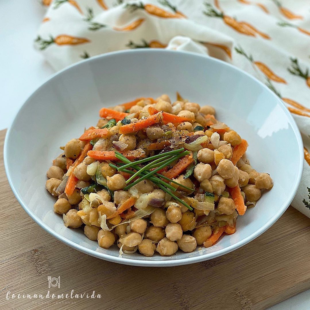 GARBANZOS COCIDOS SALTEADOS CON VERDURAS