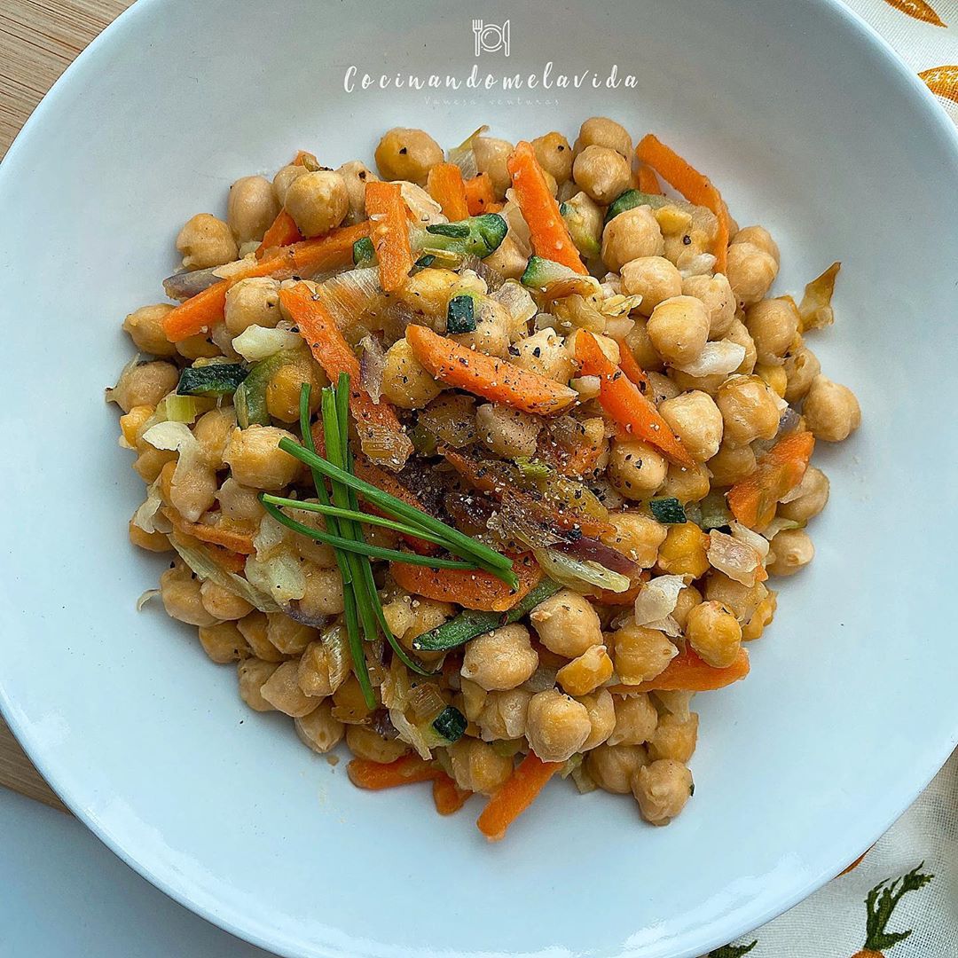 GARBANZOS COCIDOS SALTEADOS CON VERDURAS