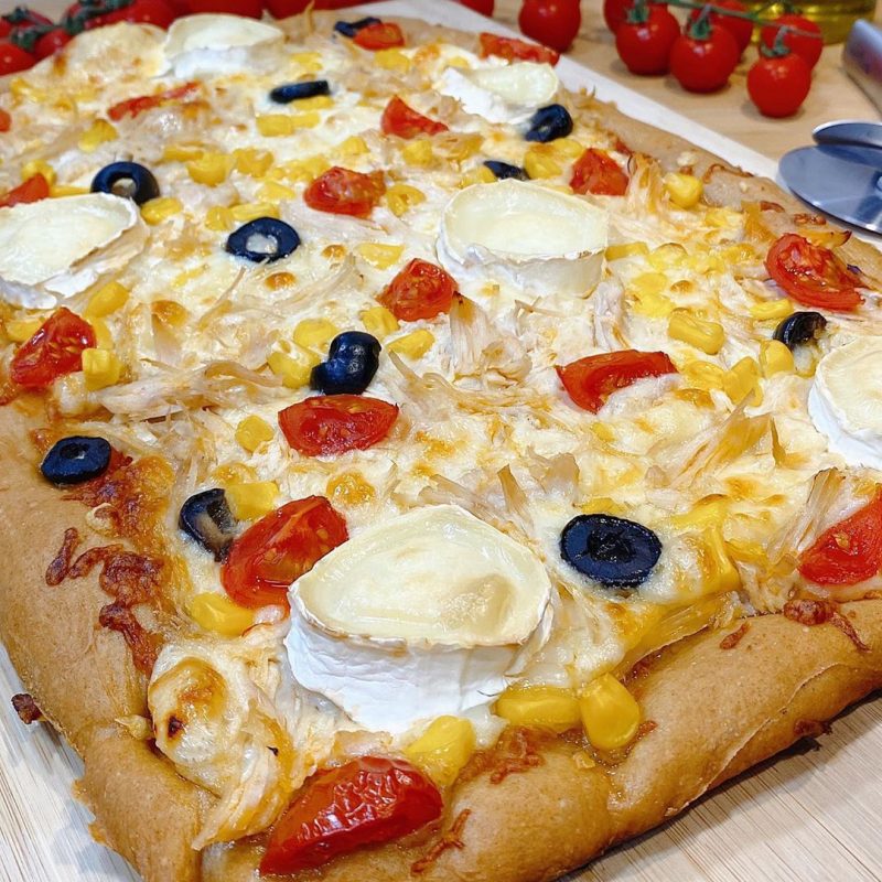 PIZZA FAMILIAR DE ESPELTA CON POLLO Y QUESO DE CABRA