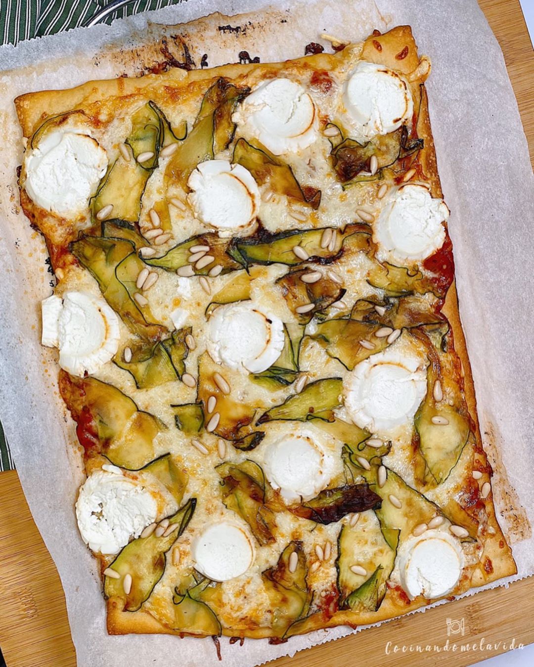PIZZA CON CALABACÍN Y QUESO DE CABRA