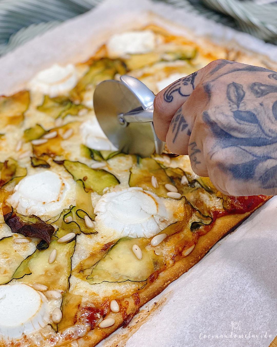 PIZZA CON CALABACÍN Y QUESO DE CABRA