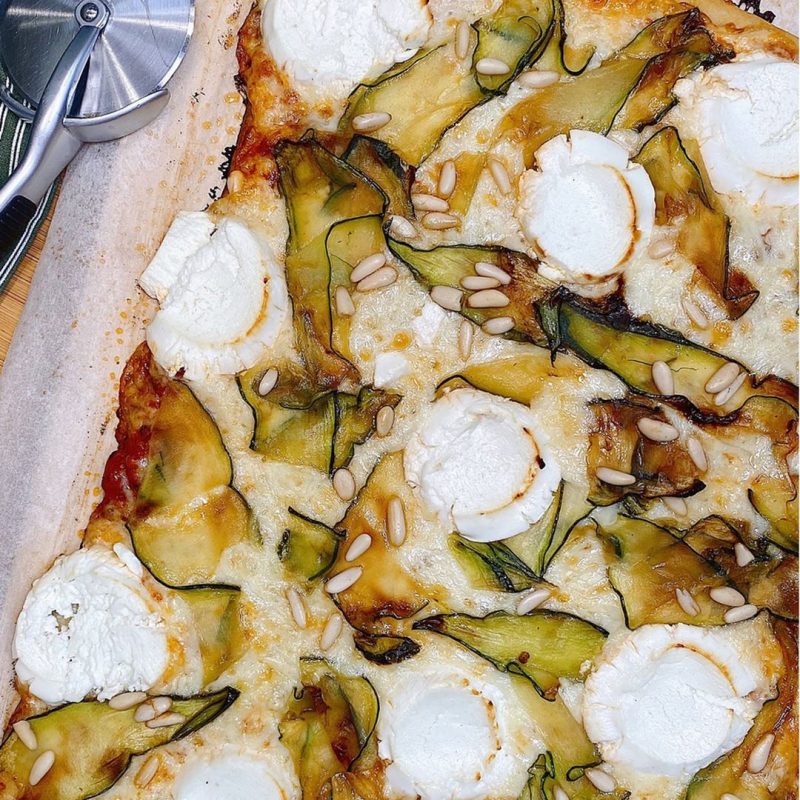 PIZZA CON CALABACÍN Y QUESO DE CABRA
