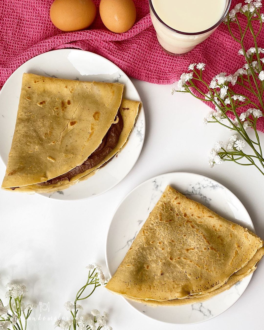 CRÉPES DE AVENA RELLENAS DE MOUSSE SALUDABLE DE CHOCOLATE